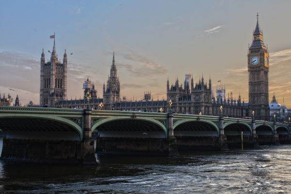 Inflaţia din Marea Britanie se menţine la cel mai redus nivel din ultimele 13 luni